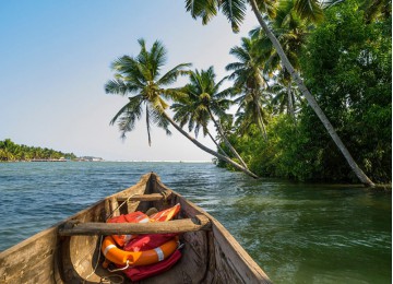 Athirappally Munnar Thekkady Vagamon Alleppey Varkala Kovalam - Kerala Packages